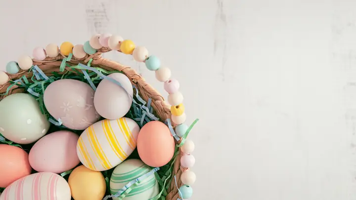 Free Easter Egg Hunt: 4K slide · blank